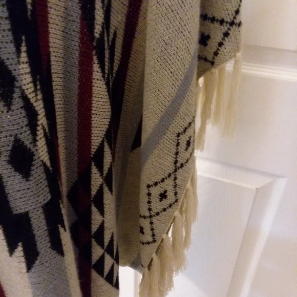 Native American Style poncho, plus size - Picture 4 of 5